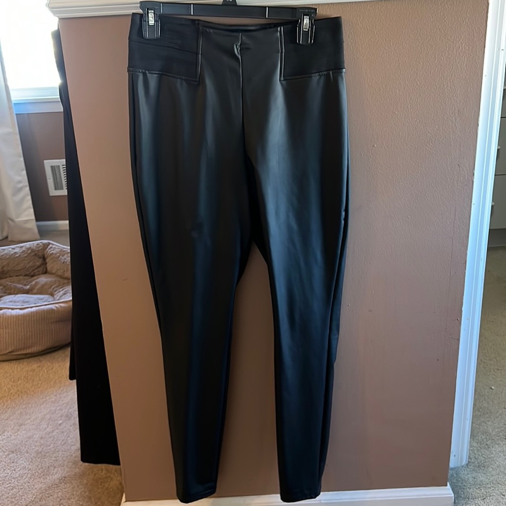 Vera Wang faux leather pants size Medium